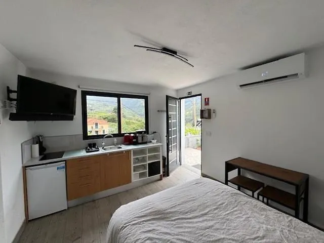 Contactos de Guestready - Tranquil Retreat In Nature\'S Embrace